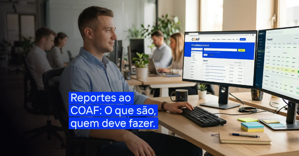 Homem no computador analisando o site da COAF